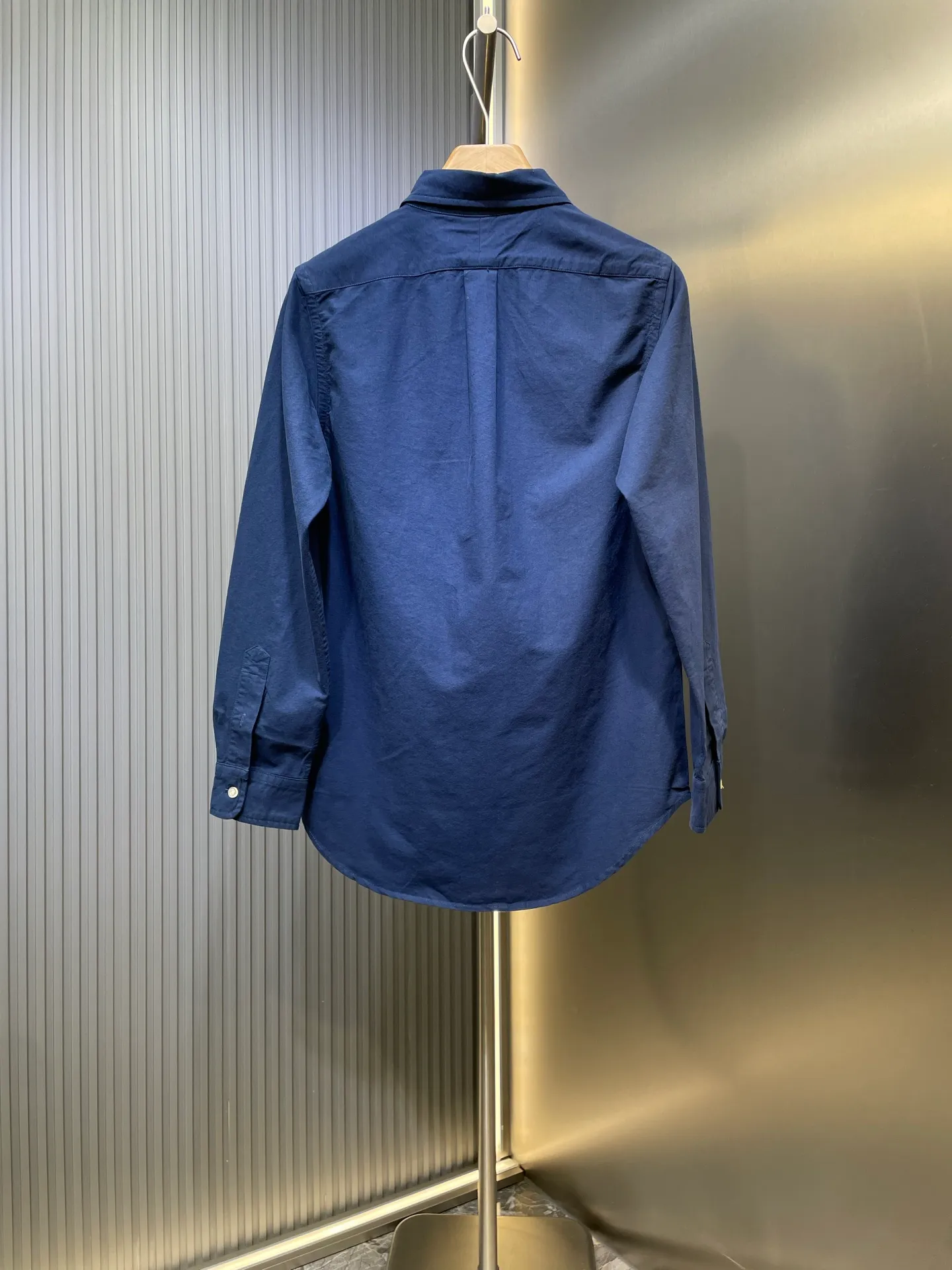 P370 Ralph Lauren 🌟 War Horse solid color shirt, macaron color, white upper body, loose fit, contrasting embroidery design on the cuffs and chest, button closure, can be paired with a skirt of the same color Size: xs-xl